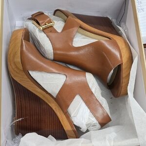 Michael Kors Elegant Tan Wedge Sandals
